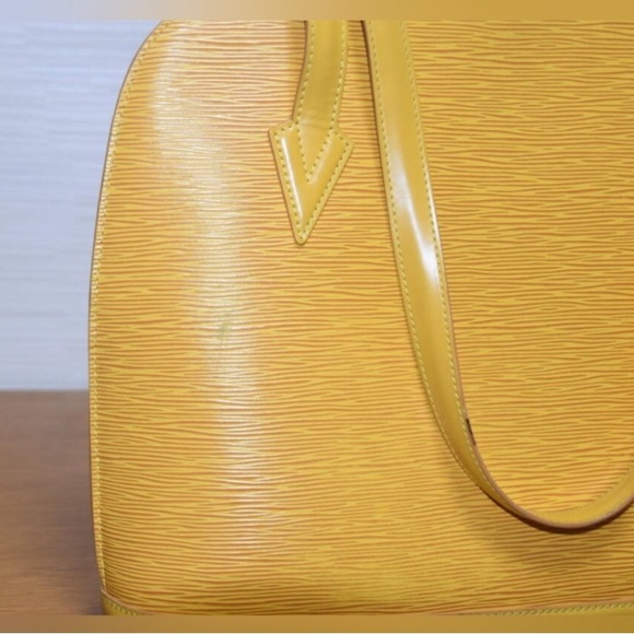 Louis Vuitton Yellow Large Epi Women's Hand Zip Around Tote Bag In EUC - Picture 8 of 10